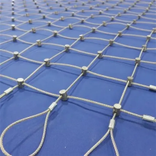 Сетка нержавеющая тросовая со скобочным креплением и квадратной ячейкой Н2 7х7 AISI 304 20х20х1 мм